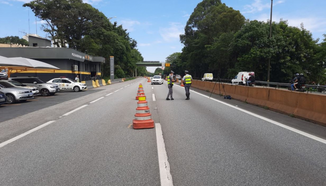 Ipem-SP verifica radar estático do Policiamento Rodoviário da Polícia Militar da capital